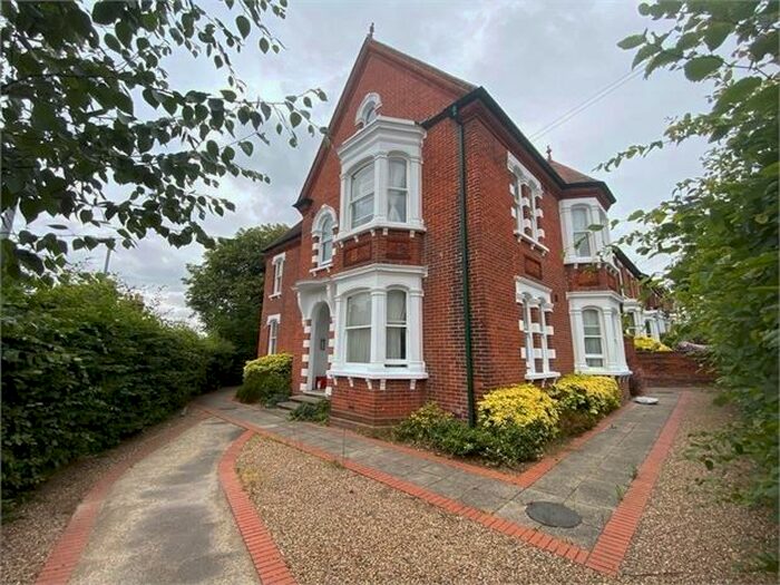 2 Bedroom Flat To Rent In Maldon Road, Colchester, Essex., CO3