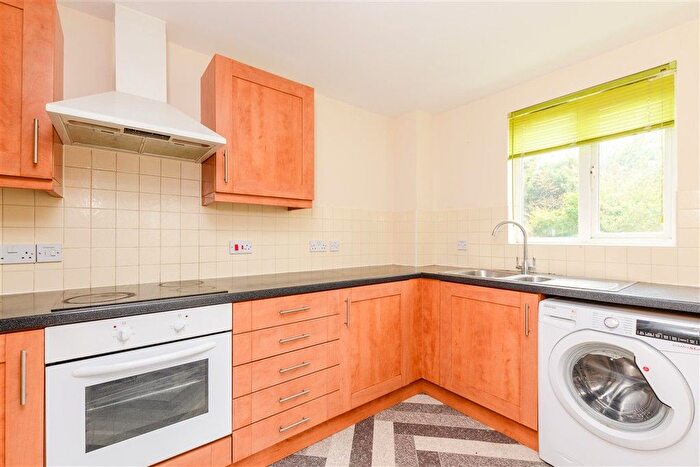 2 Bedroom Flat For Sale In Waterside, Gravesend, Kent, DA11