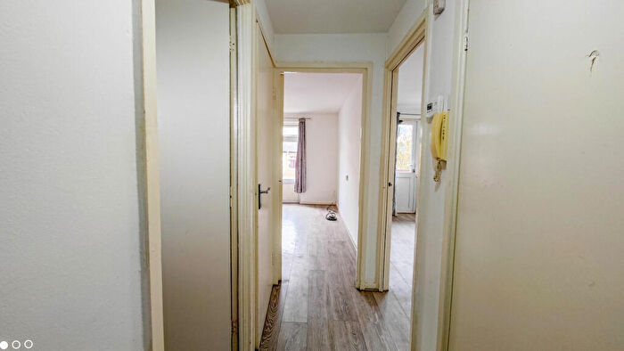 1 Bedroom Flat For Sale In Mineral Street, Plumstead, London, Qr, SE18