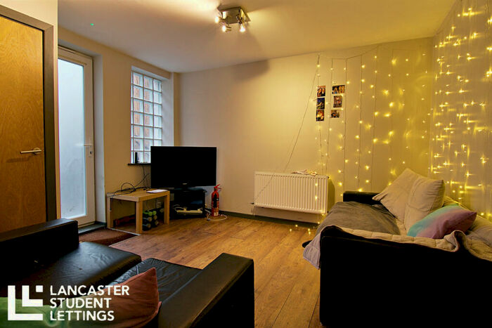 6 Bedroom House To Rent In Phoenix Street, Lancaster, LA1