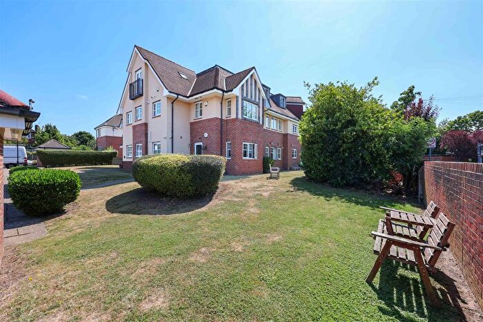 2 Bedroom Flat For Sale In Fairfield Road, Uxbridge, UB8