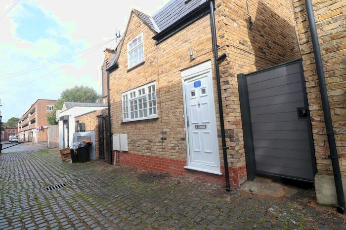 1 Bedroom Mews To Rent In Caistor Mews, London, SW12
