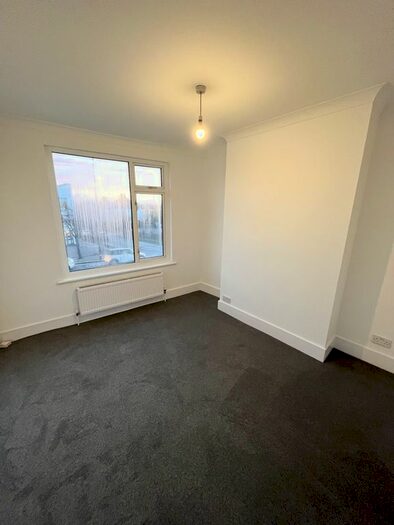 1 Bedroom Flat To Rent In London Road, Leigh-On-Sea, SS9