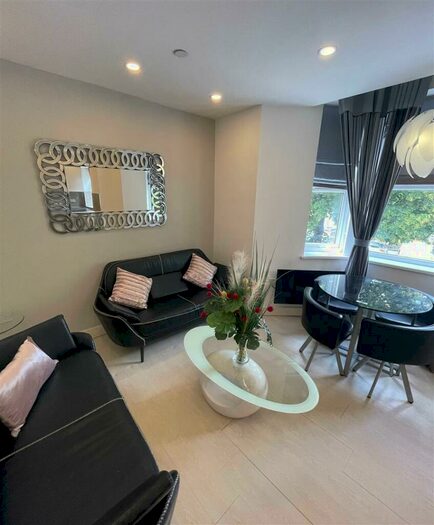 2 Bedroom Flat To Rent In Richmond Parc, Richmond Road, Cardiff, CF24