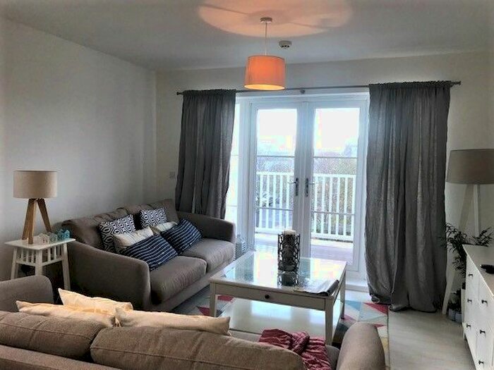 2 Bedroom Flat To Rent In Westmount Close, Worcester Park, KT4