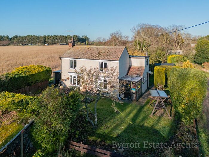 3 Bedroom Detached House For Sale In Back Road, West Caister, NR30