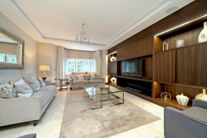 4 Bedroom Flat To Rent In Knightsbridge, London, SW1X