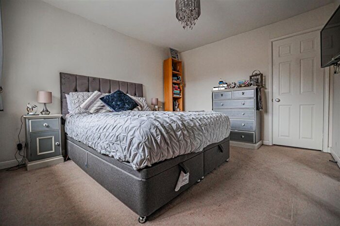 2 Bedroom Property For Sale In Crackley Meadow, Hemel Hempstead, HP2