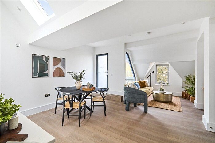 2 Bedroom Flat For Sale In Wells Promenade, Ilkley, West Yorkshire, LS29