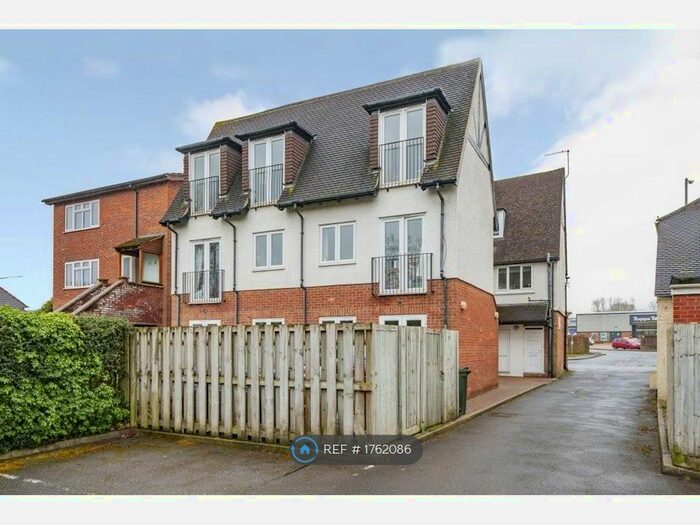 1 Bedroom Flat To Rent In White Lion Road, Amersham, HP7