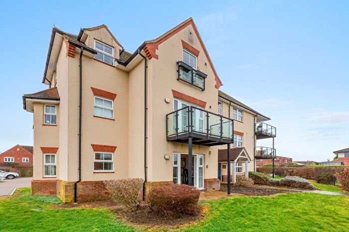 2 Bedroom Flat For Sale In Wirethorn Furlong, Haddenham, HP17