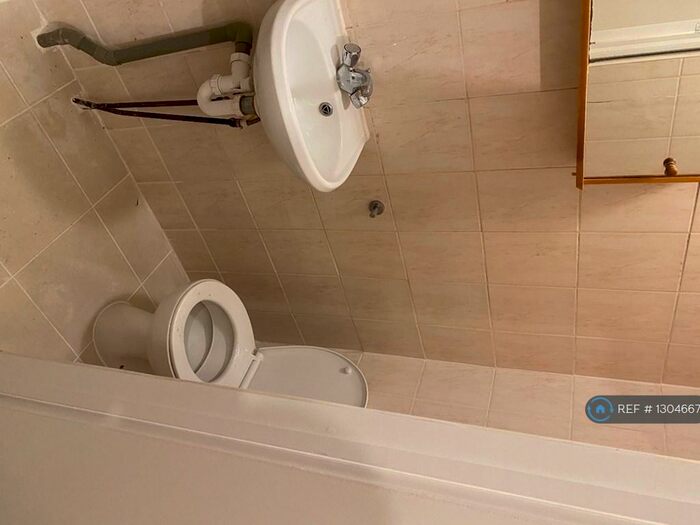 1 Bedroom Flat To Rent In Palace Roaf, Bounds Green, N11