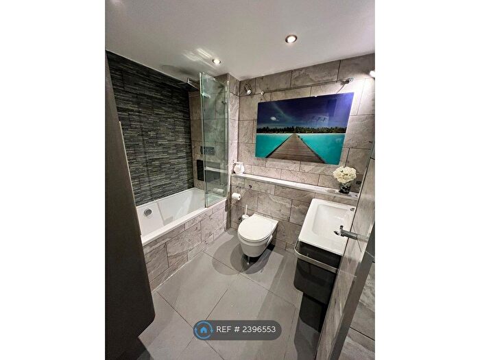2 Bedroom Flat To Rent In Adrian House, London, E15