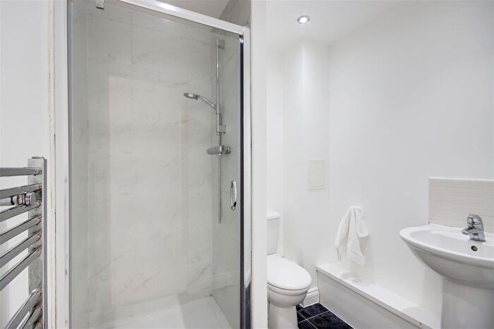2 Bedroom Flat For Sale In Chalfont Road, London, SE25