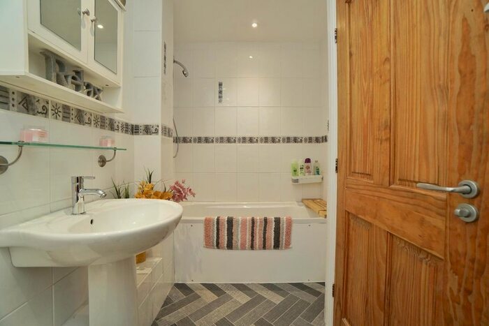 2 Bedroom End Of Terrace House To Rent In Long Street, Easingwold, York, YO61
