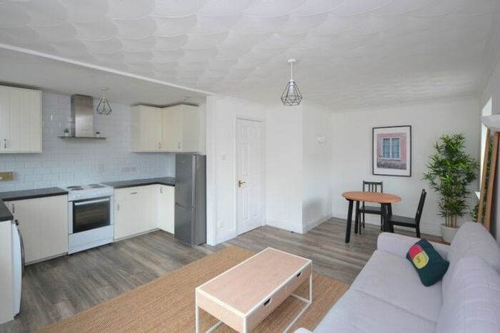 2 Bedroom Flat To Rent In Gallolee, Colinton, Edinburgh, EH13