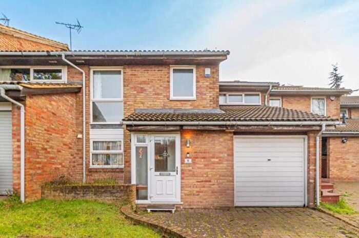 5 Bedroom House To Rent In Reynolds Way, Croydon, CR0