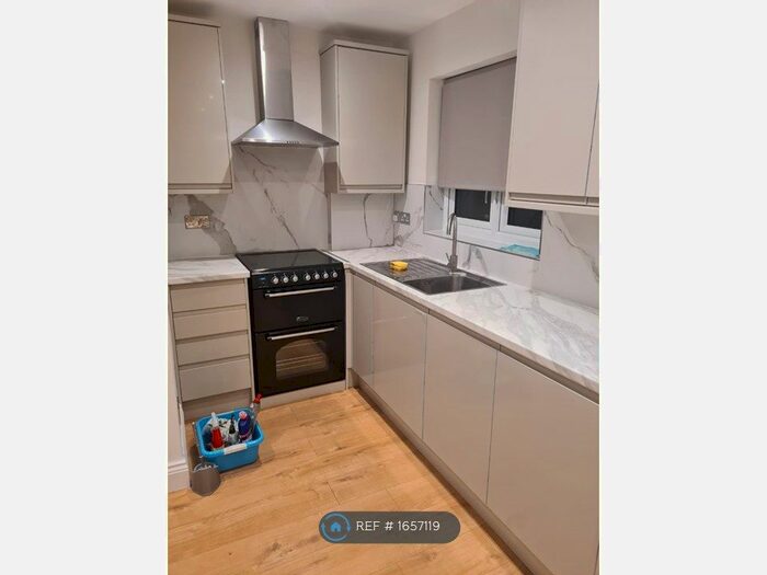 2 Bedroom Flat To Rent In Dalmeny Road, New Barnet, Barnet, EN5