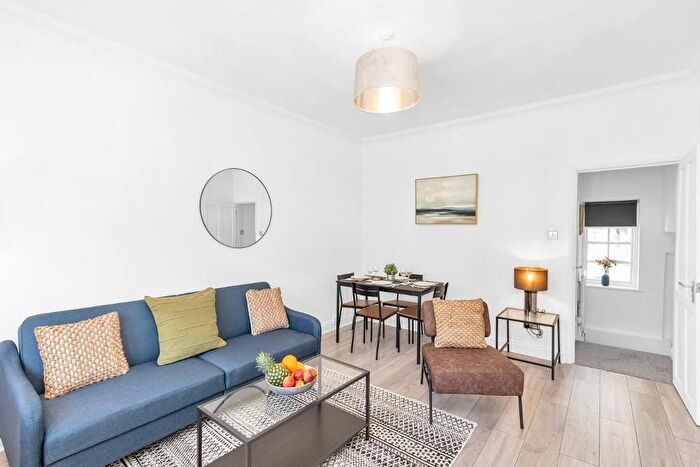 2 Bedroom Flat To Rent In Wavertree Road, London, E18
