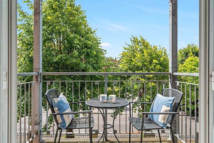 2 Bedroom Apartment For Sale In Burlington Road, BH19 - Photo 11