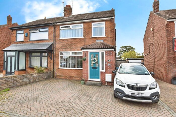 3 Bedroom Semi-Detached House For Sale In Sherwood Drive, Hull, HU4