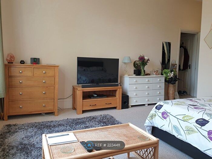 1 Bedroom Flat To Rent In Berrylands Road, Surbiton, KT5