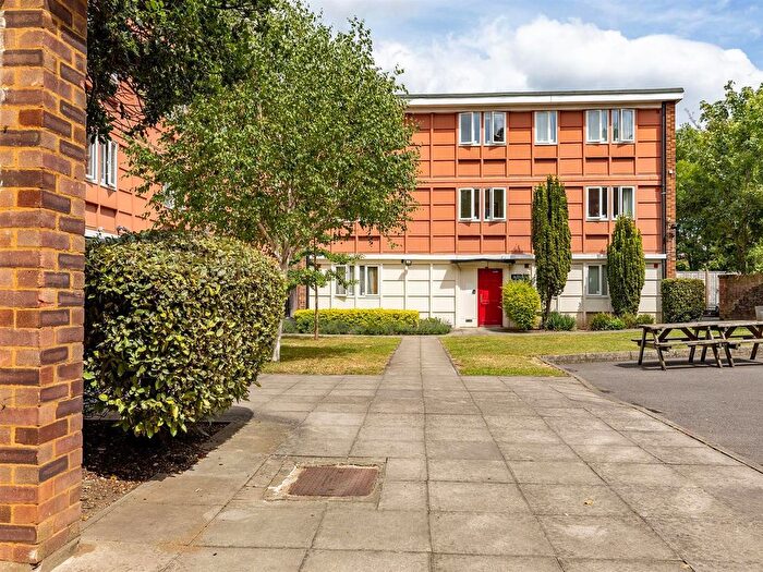 Studio To Rent In Flodden Road, London, SE5