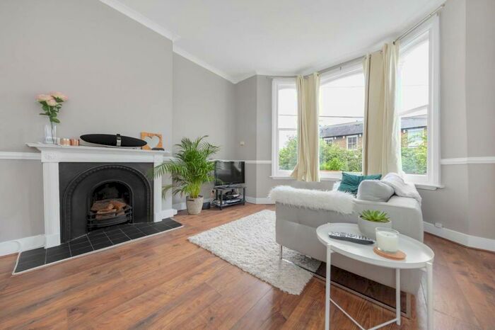 1 Bedroom Flat To Rent In Endlesham Road, Balham, London, SW12