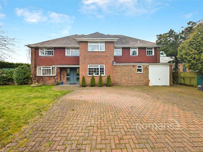 5 Bedroom Detached House For Sale In Swiss Close, Wrecclesham, Farnham, GU10