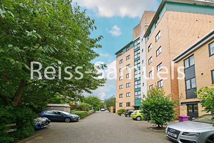 2 Bedroom Apartment To Rent In Old Bellgate Place, London, E14