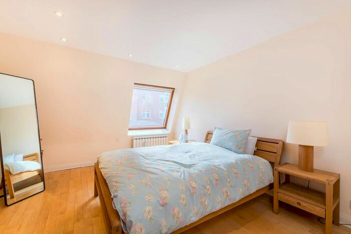 2 Bedroom Flat To Rent In Palace Court, Notting Hill Gate, London, W2