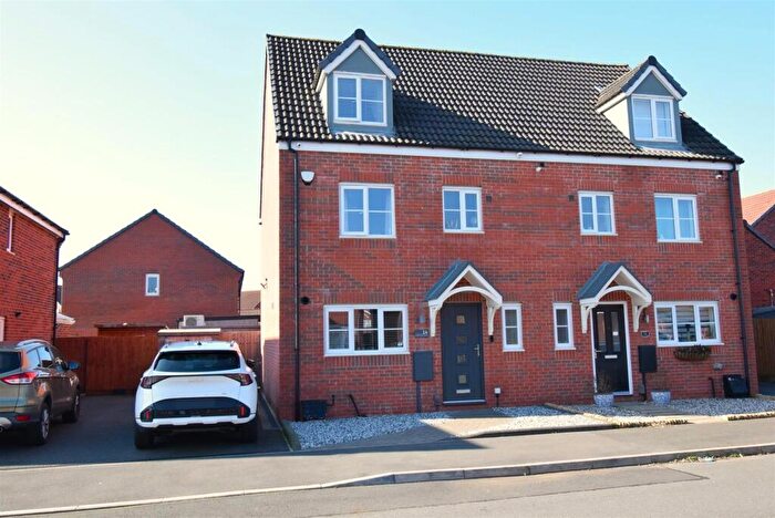4 Bedroom Semi-Detached House For Sale In Hurricane Road, Nottingham, NG15