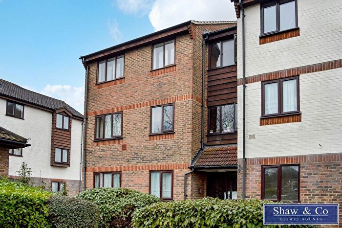 2 Bedroom Flat To Rent In Marchside Close, Heston, TW5