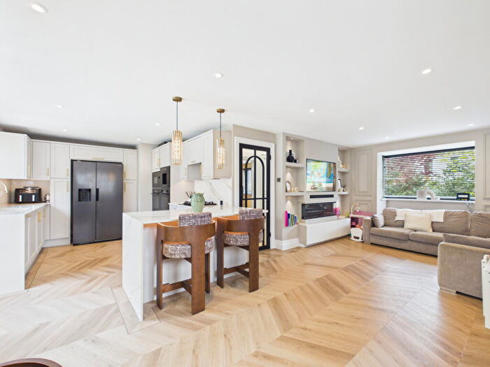 2 Bedroom Detached Bungalow For Sale In Essex Road, Halling, Rochester, ME2