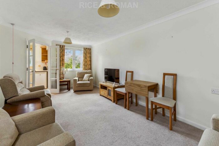 2 Bedroom Flat To Rent In Redwood Court, Epsom, KT17