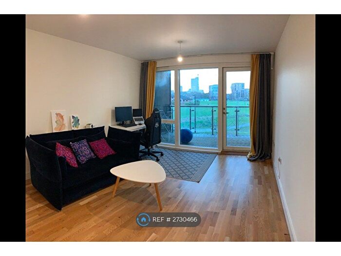 2 Bedroom Flat To Rent In Maher Court, London, E14
