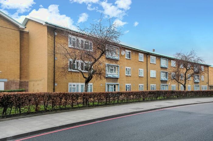 3 Bedroom Flat To Rent In Flatford House, Bromley Road, SE6