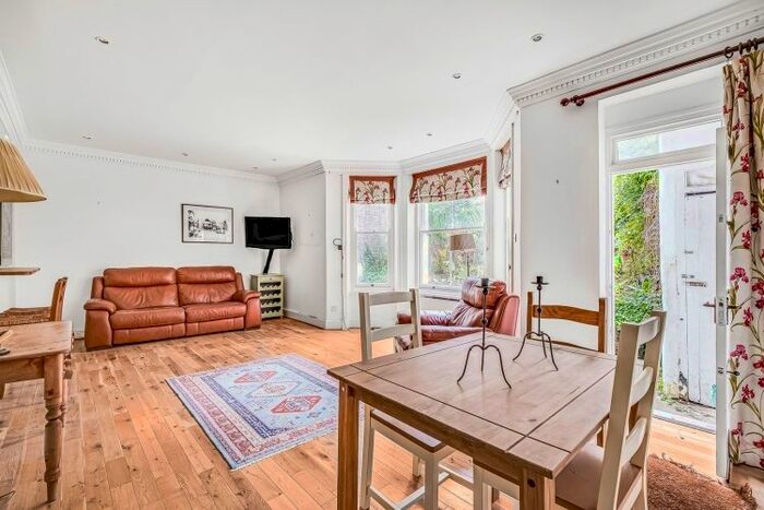 3 Bedroom Flat To Rent In Penywern Road, London, SW5