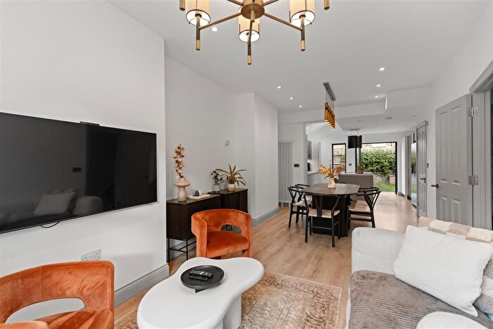3 Bedroom Terraced House For Sale In Kilburn Lane, Queens Park, W10