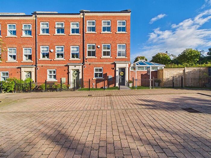 3 Bedroom Town House For Sale In Brass Thill Way, South Shields, NE33