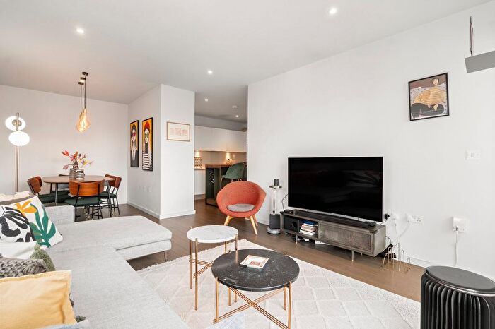 2 Bedroom Flat To Rent In York Way, Islington, N7