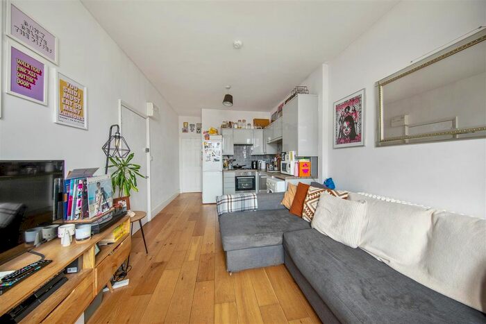 1 Bedroom Flat To Rent In Carisbrooke Road, Walthamstow, E17