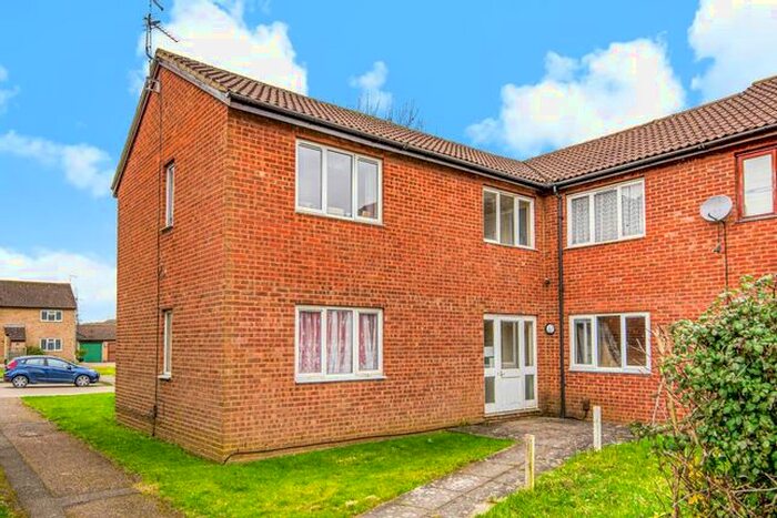 Studio To Rent In Garron Close, Aylesbury, HP21