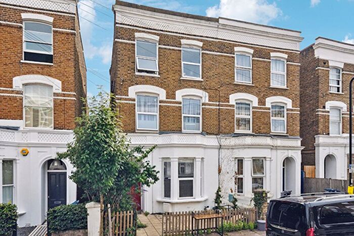 Studio To Rent In Essex Road, West Acton, W3