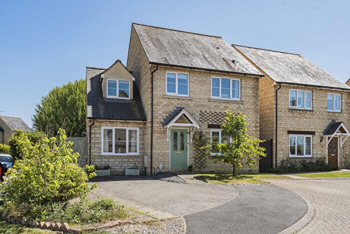 4 Bedroom Detached House For Sale In Sherwood Close, Launton, OX26