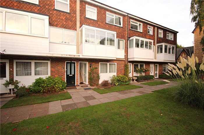 2 Bedroom Maisonette To Rent In Glebe Court, Cross Lanes, Guildford, Surrey, GU1