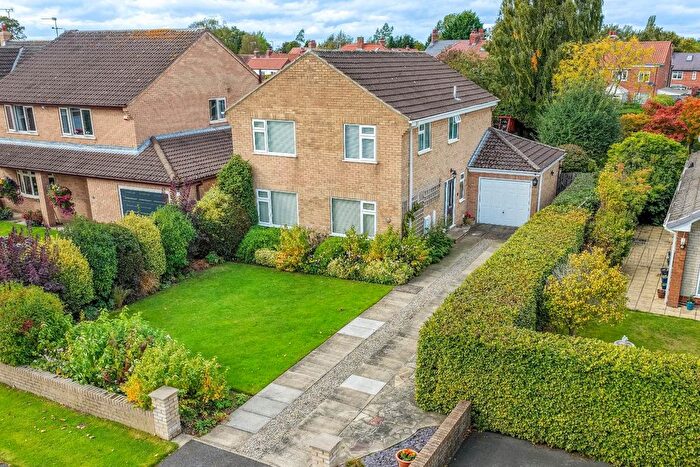 4 Bedroom Detached House For Sale In Mill Hill Drive, Huntington, York, YO32