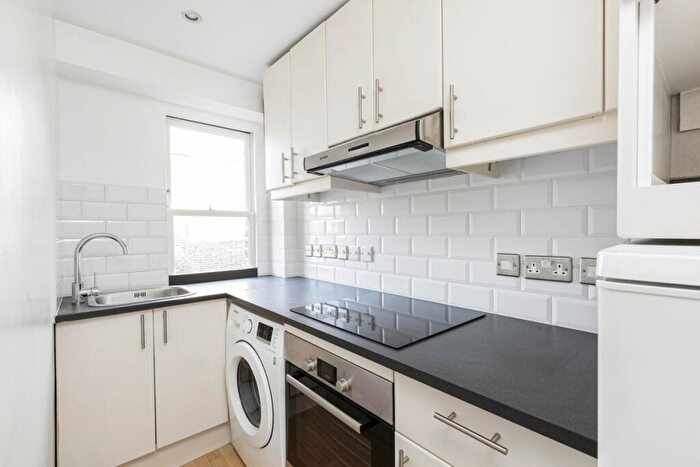 2 Bedroom Apartment To Rent In Redcliffe Square London, SW10