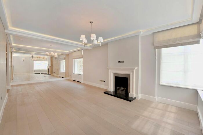 4 Bedroom Flat To Rent In Halkin Place, Belgravia, SW1X