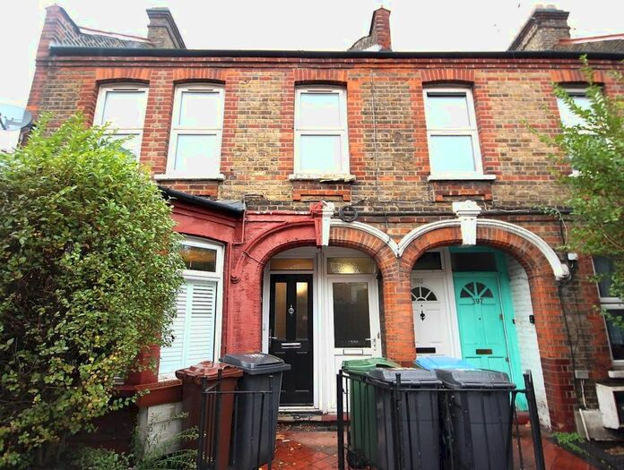2 Bedroom Flat To Rent In Forest Road, Walthamstow, E17